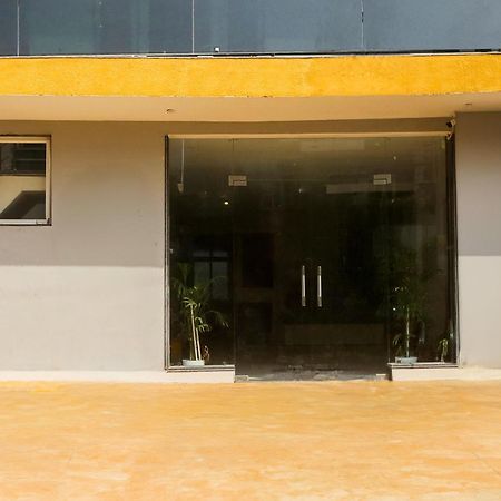 Super Townhouse Sector 69 Gurgaon Hotel Eksteriør billede