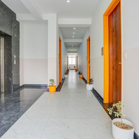 Super Townhouse Sector 69 Gurgaon Hotel Eksteriør billede