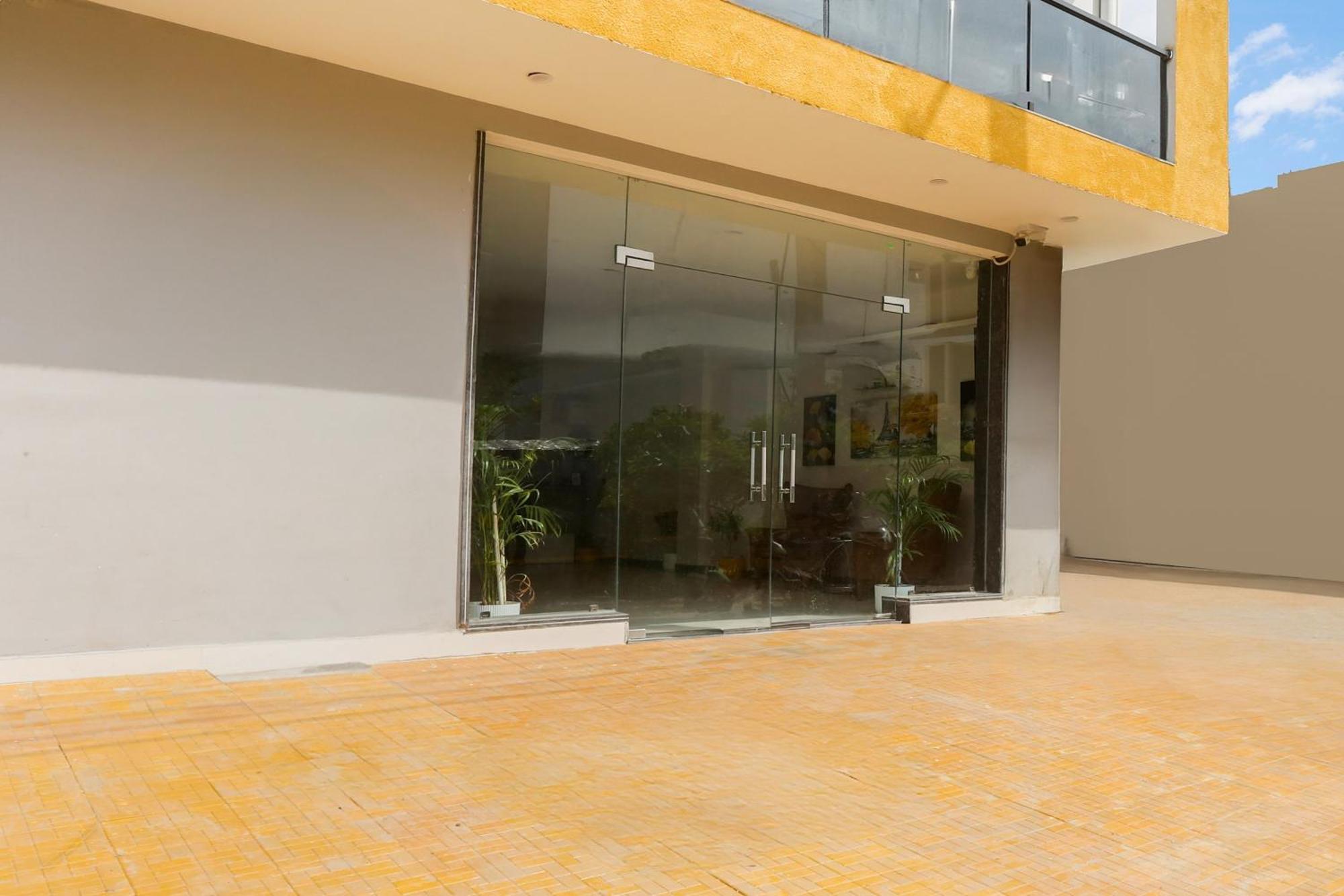 Super Townhouse Sector 69 Gurgaon Hotel Eksteriør billede