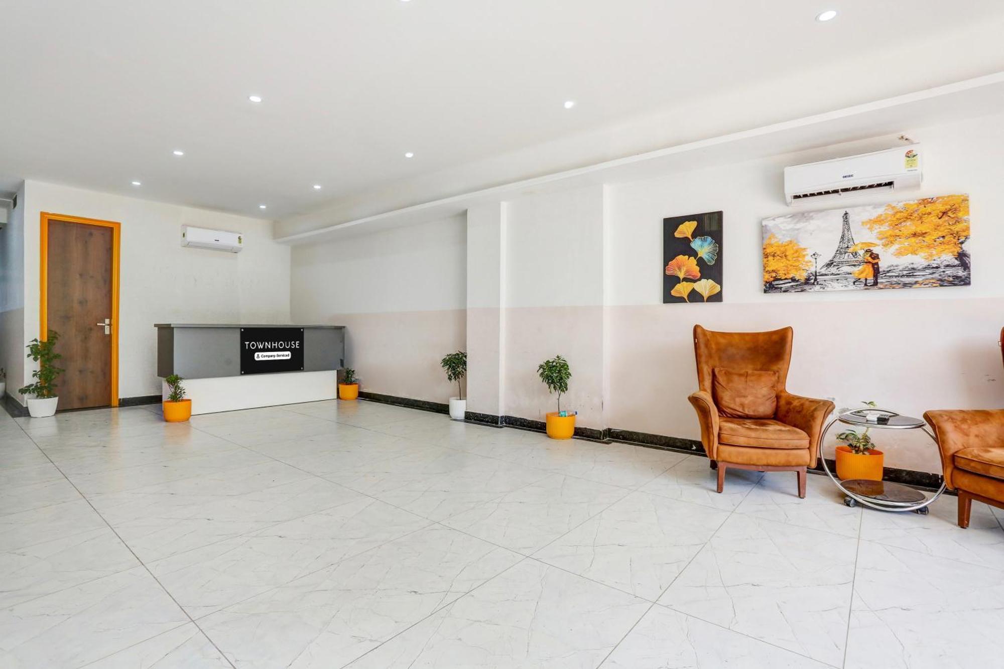 Super Townhouse Sector 69 Gurgaon Hotel Eksteriør billede