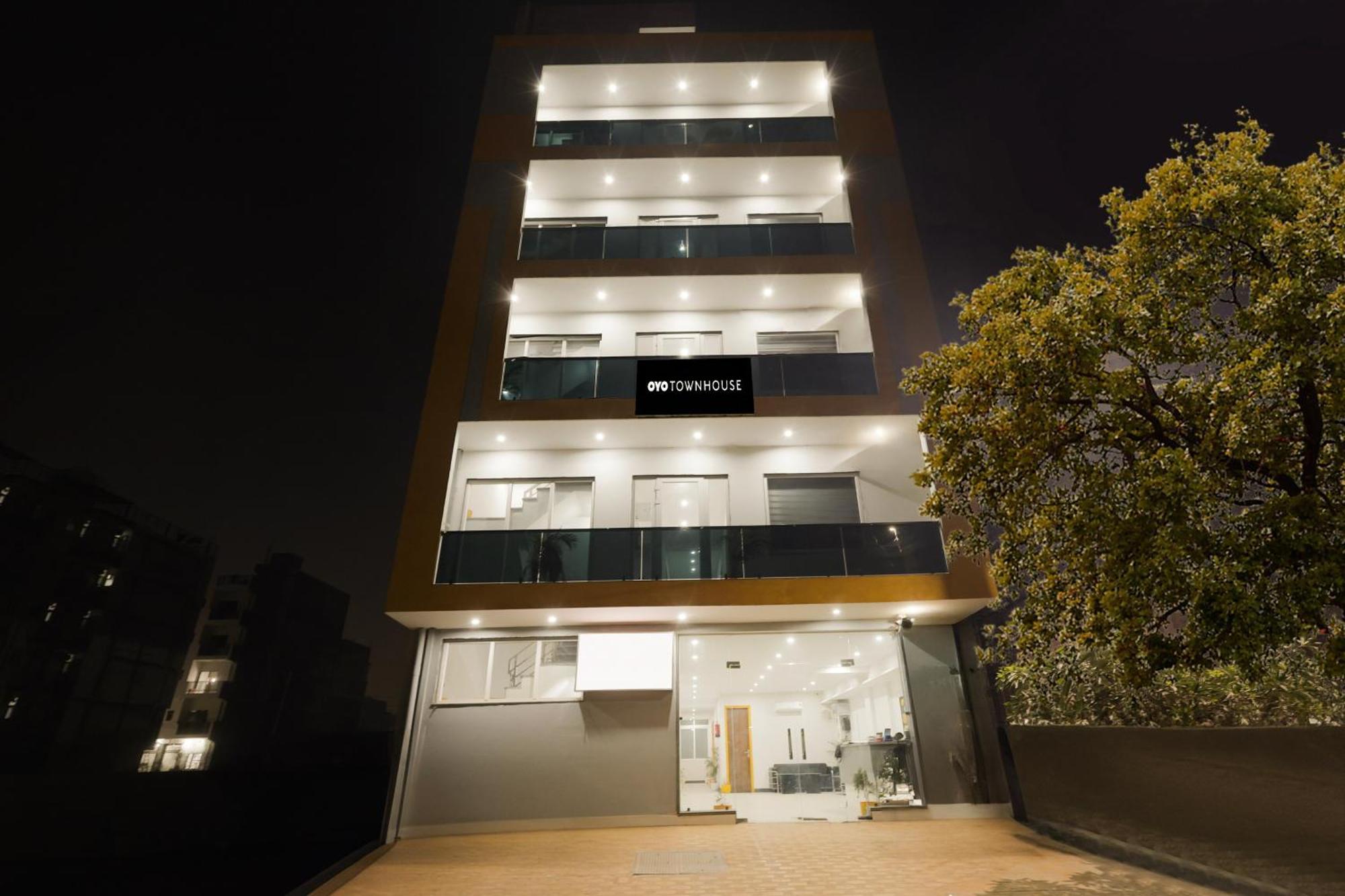 Super Townhouse Sector 69 Gurgaon Hotel Eksteriør billede