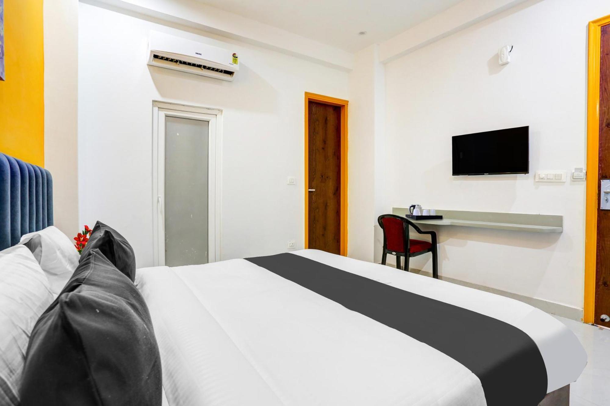 Super Townhouse Sector 69 Gurgaon Hotel Eksteriør billede