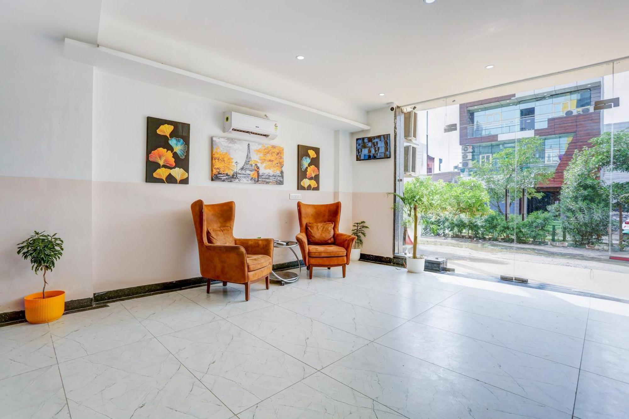 Super Townhouse Sector 69 Gurgaon Hotel Eksteriør billede