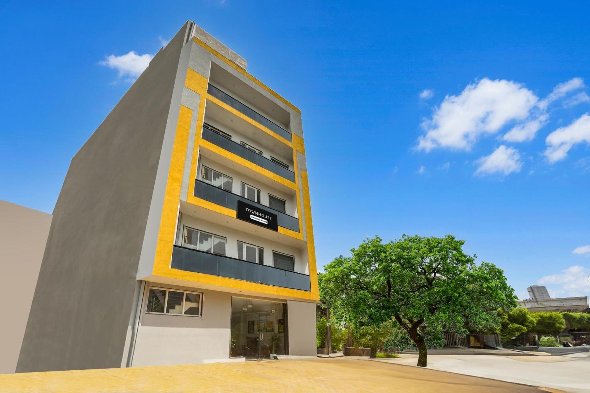Super Townhouse Sector 69 Gurgaon Hotel Eksteriør billede