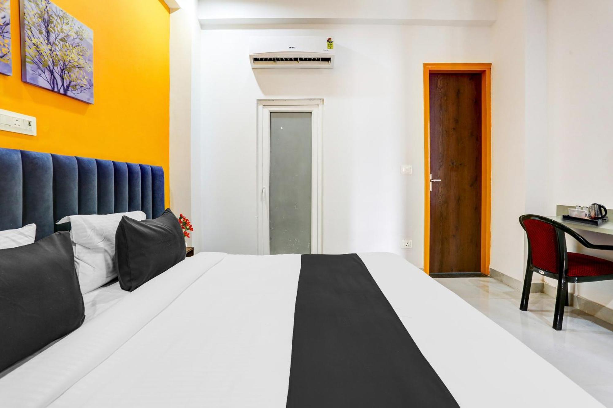 Super Townhouse Sector 69 Gurgaon Hotel Eksteriør billede