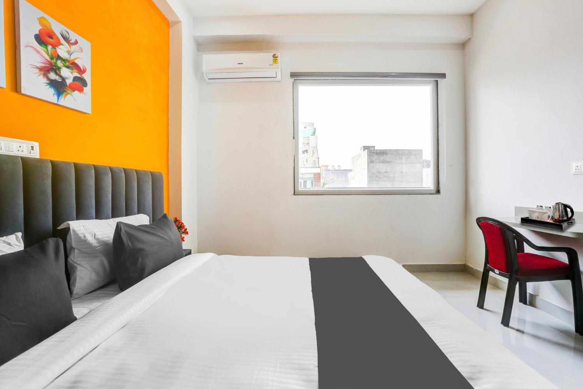 Super Townhouse Sector 69 Gurgaon Hotel Eksteriør billede