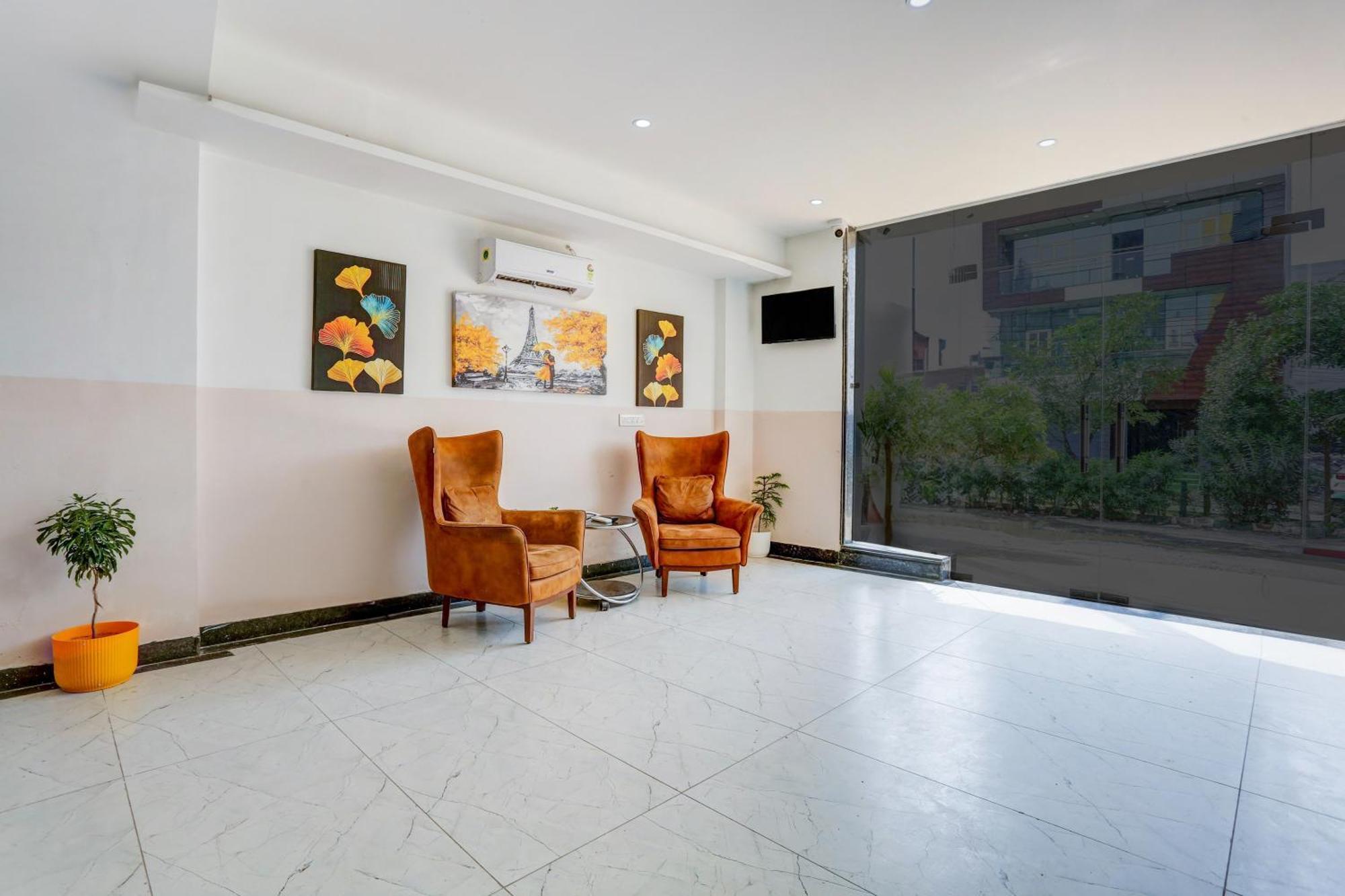 Super Townhouse Sector 69 Gurgaon Hotel Eksteriør billede