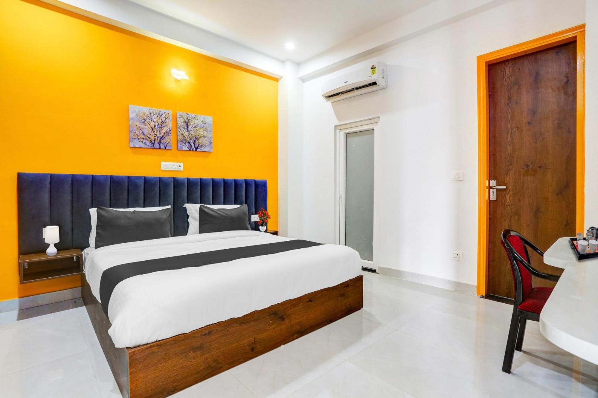 Super Townhouse Sector 69 Gurgaon Hotel Eksteriør billede
